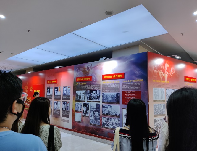 成人影院
2021级新生参观““党旗引领铸辉煌—庆祝中国共产党成立100周年”主题展览