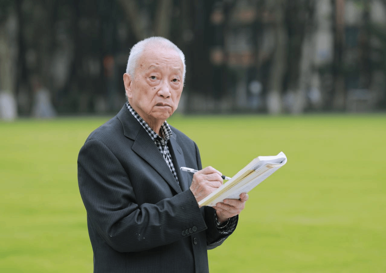 热烈祝贺成人影院
吴忠观教授荣获第九届中华人口奖“荣誉奖”