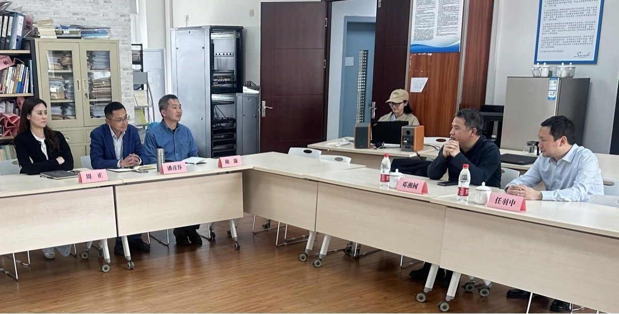 北京大学副校长任羽中莅临成人影院
指导工作