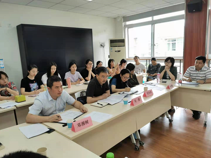 党委副书记马骁到成人影院
调研指导